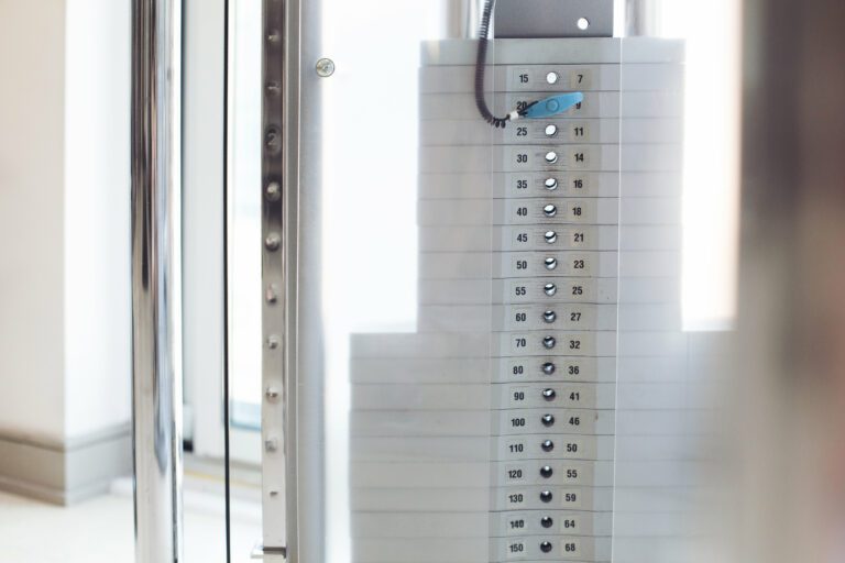 engaging gym community through blog content, social media platforms